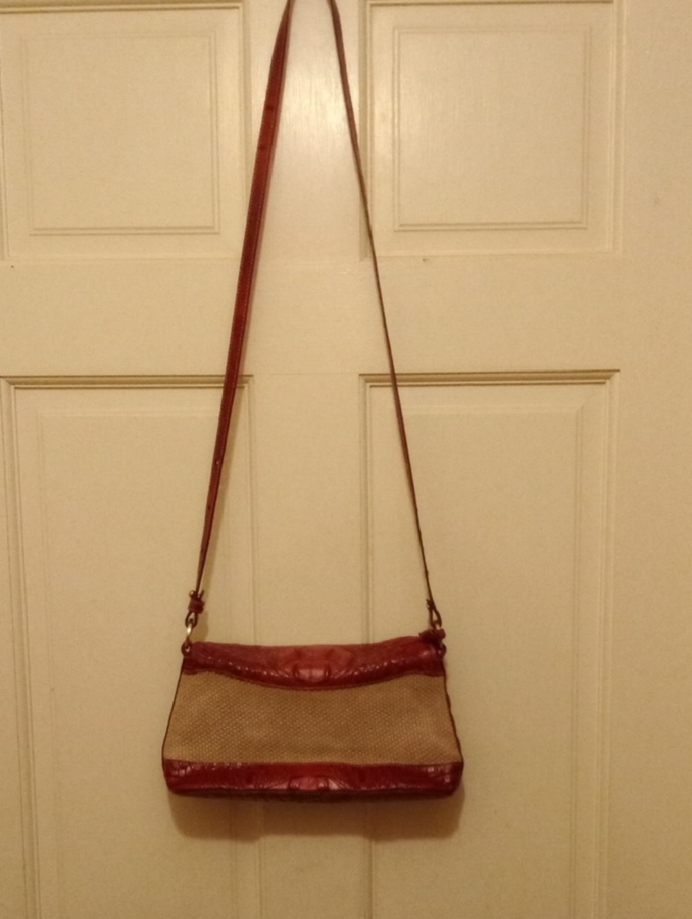 Brahmin Small Crossbody.Red Leather Trim Straw Body.vintage.10w.5h.